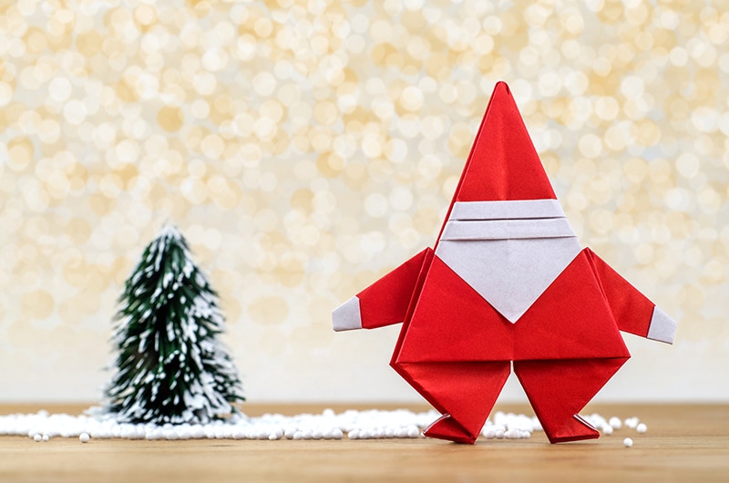 クリスマスに使いたい!折り紙で作るサンタの作り方について