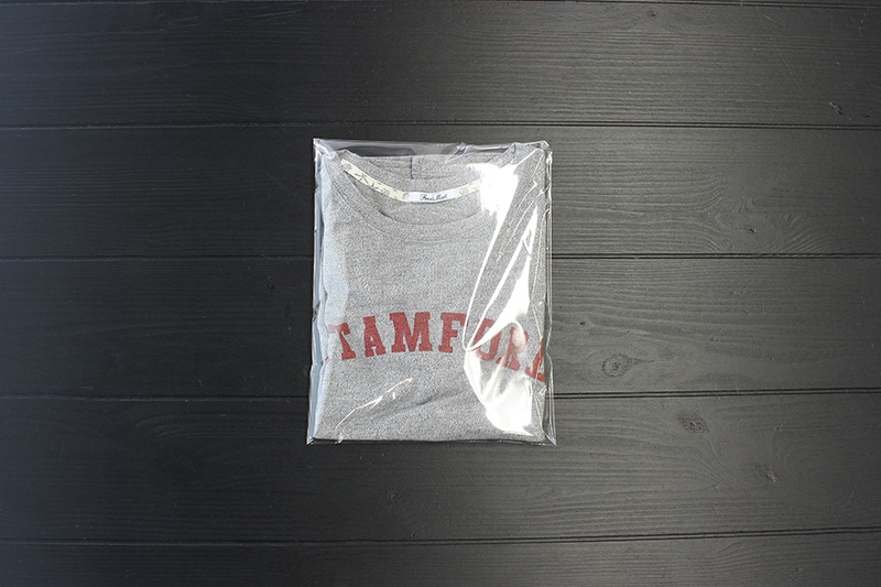 Tシャツを綺麗に畳んで、OPP袋(ジップロック)に入れて、封をする