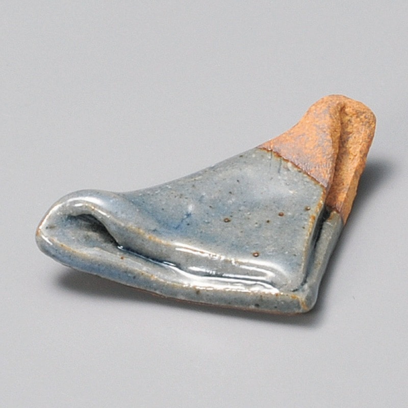 金正陶器 手造り備前青釉三角 箸置 1個(ご注文単位1個)【直送品】