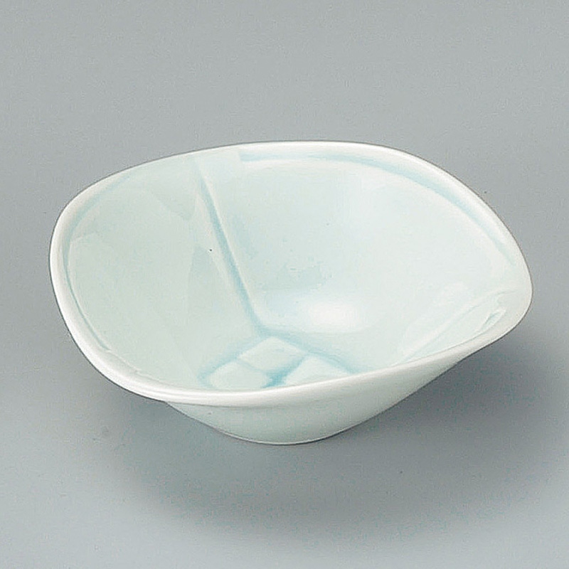 山万 09025-140 青磁市松彫三角4.5鉢  1個（ご注文単位1個）【直送品】