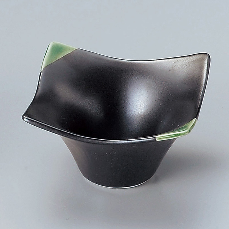 山万 11323-550 織部黒マット花型小鉢(大)  1個（ご注文単位1個）【直送品】