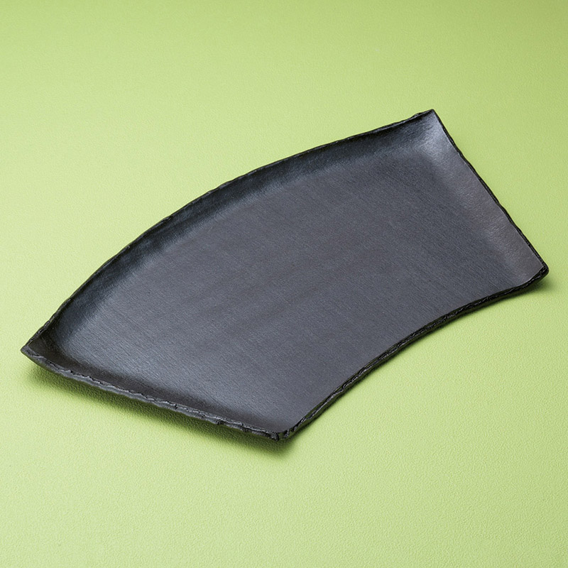 山万 19205-460 黒陶半切扇型皿(大) 1個(ご注文単位1個)【直送品】