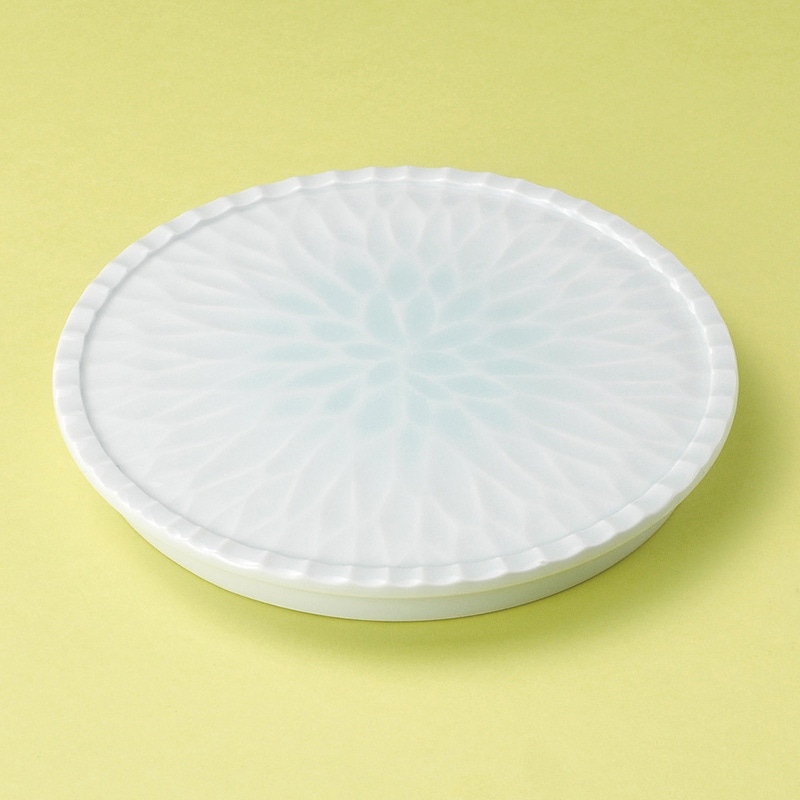 山万 22019-140 青白磁花彫17.5cm皿 1個(ご注文単位1個)【直送品】