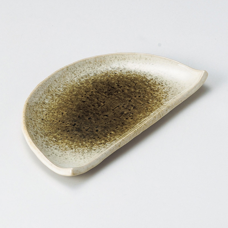 山万 27904-570 織部かすみ半月7.0皿 1個(ご注文単位1個)【直送品】