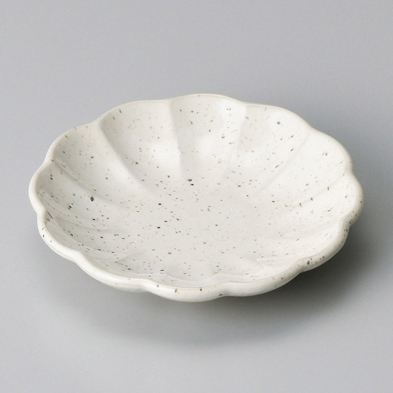 山万 31532-310 白うのふ布目菊型小皿 1個(ご注文単位1個)【直送品】