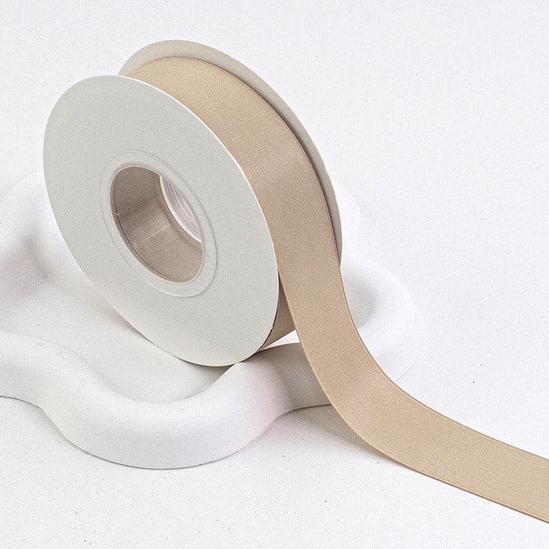 秦貴 マット織リボン 2.5cm 25mm×18m ベージュ M07 1個（ご注文単位1個）【直送品】