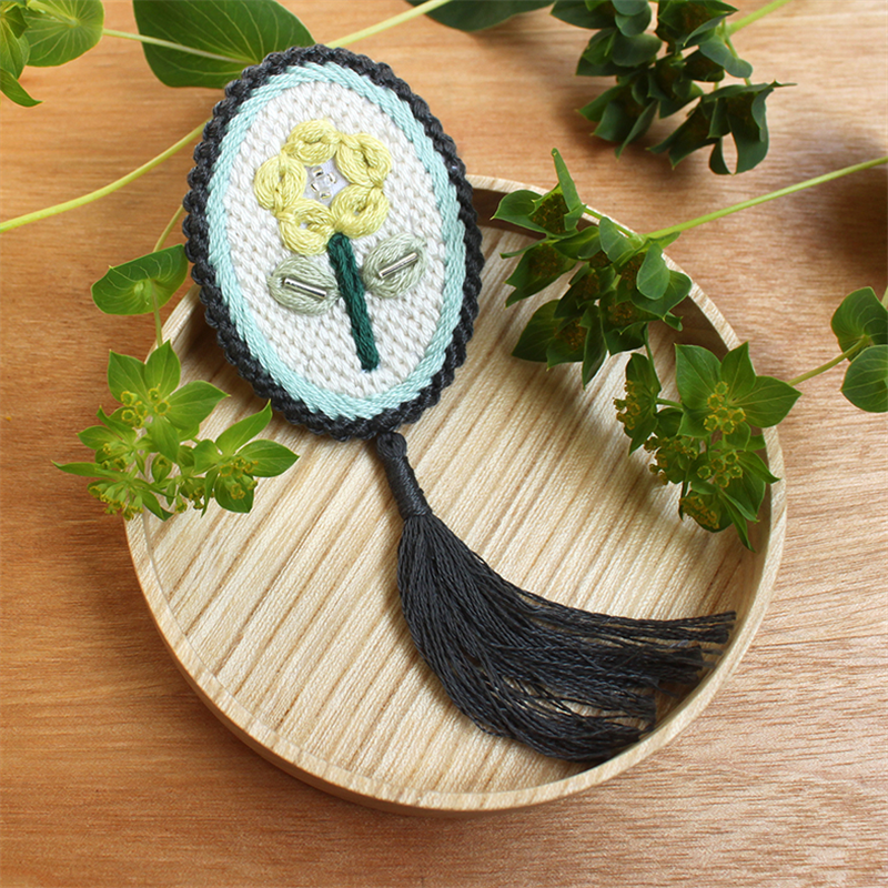 ピース(Piece) 刺しゅうキット 「K.omoNo ichirin frame brooch」-sky gray- PHC-116-2 1袋(ご注文単位1袋)【直送品】