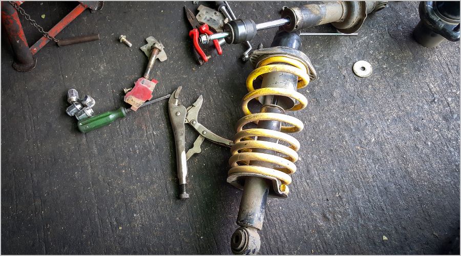 ショックアブソーバーとは？初心者にも分かる基本ガイド