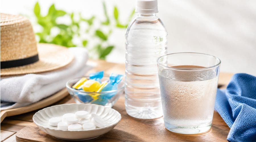 塩分と熱中症の関係とは？予防に必要な理由と正しい水分補給を解説