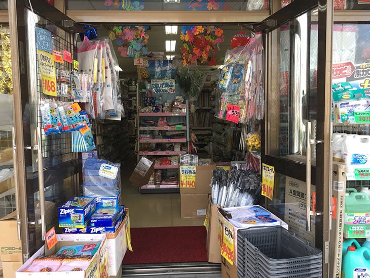 当店では多くのお客様に喜んでいただくために、いろいろな包装資材を取り揃えています。イベント等オリジナルのラッピングでたくさんの笑顔を見つけて見ては！！是非一度、ご来店下さい。