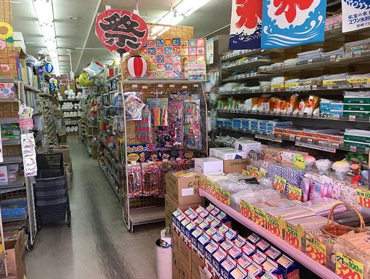 ただ今、当店ではこれからの季節にぴったりの商品が続々と入荷中です。見逃せないお値打ち品と、専門店ならではの豊富な品揃えでみなさんのお越しをお待ち致しております。取扱い商品に関するお問い合わせも丁寧にお答えします。是非一度御来店下さい。