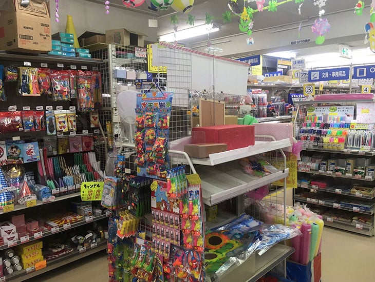欲しい商品をご自宅や仕事場で受け取れるオンラインサービスのシモジマアプリ会員も随時募集中！<br>ネットと店頭での割引で毎回お得にお買い物ができちゃいます！<br>是非登録してご活用下さい。みなさまのご来店お待ちしております(*^ ^*)