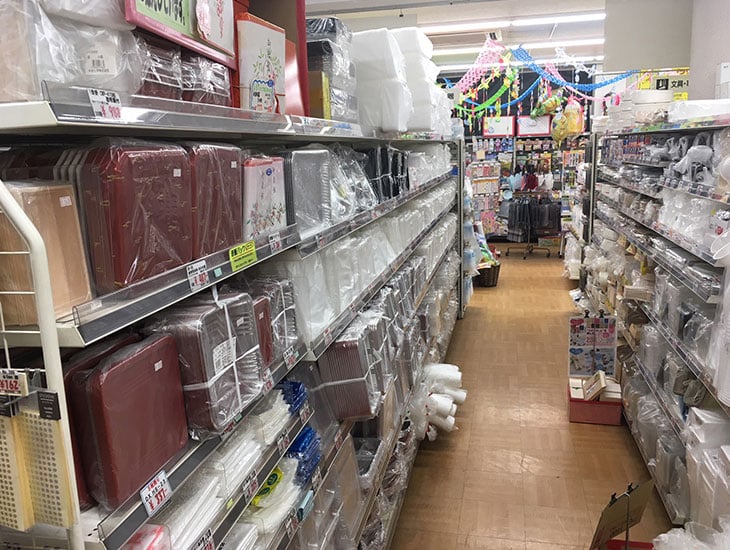 あなたのお店、あなたの暮らしを元気にする、あれこれ便利なお店です。業者向けの包装資材や食品容器、POPや記章なども取り扱っております。ぜひ一度ご来店下さい。年に数回ビッグセールを実施しております。DMご希望のお客様は御連絡下さい。