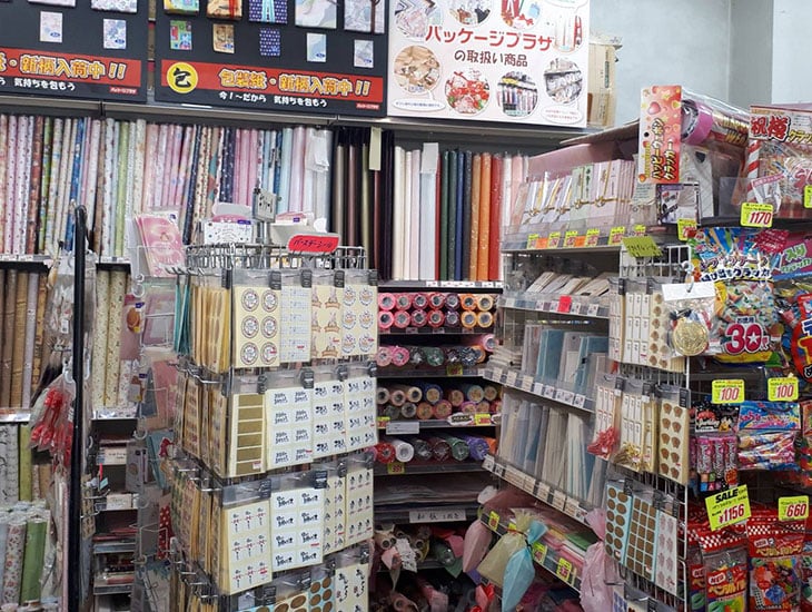 パッケージプラザきたそうでは季節にピッタリの包装紙、リボン、紙袋、店飾がいっぱい！とても楽しいお店です。また食品容器、事務用品なども充実。店頭にない商品は取寄せ致します。是非一度お立寄り下さい。きっとご満足頂ける商品が見つかりますよ。