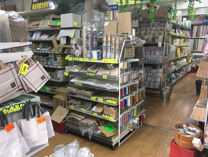 良い品をより安くをモットーに季節商品・イベント用品はもちろん、お店やご家庭に役立つ商品を取り揃えております。地域の皆様のご要望にお応えできるような品揃えを心がけておりますので、お気軽にご相談下さい。社員一同皆様のご来店をお待ちしております。